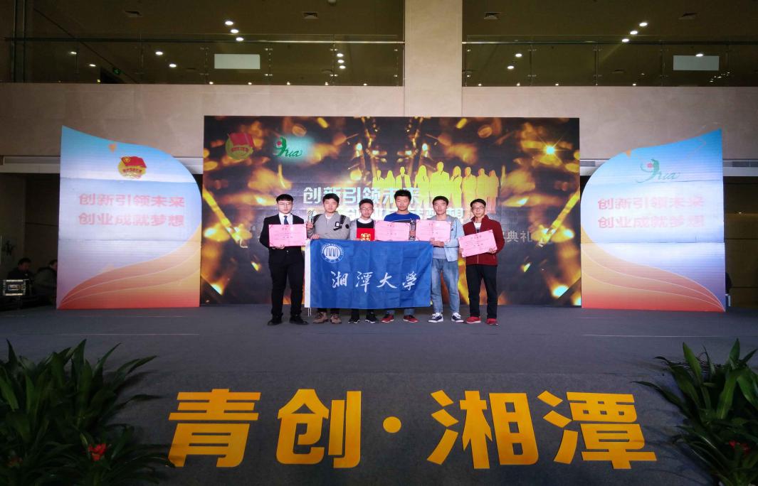 我校获奖选手合影 我校获奖选手合影